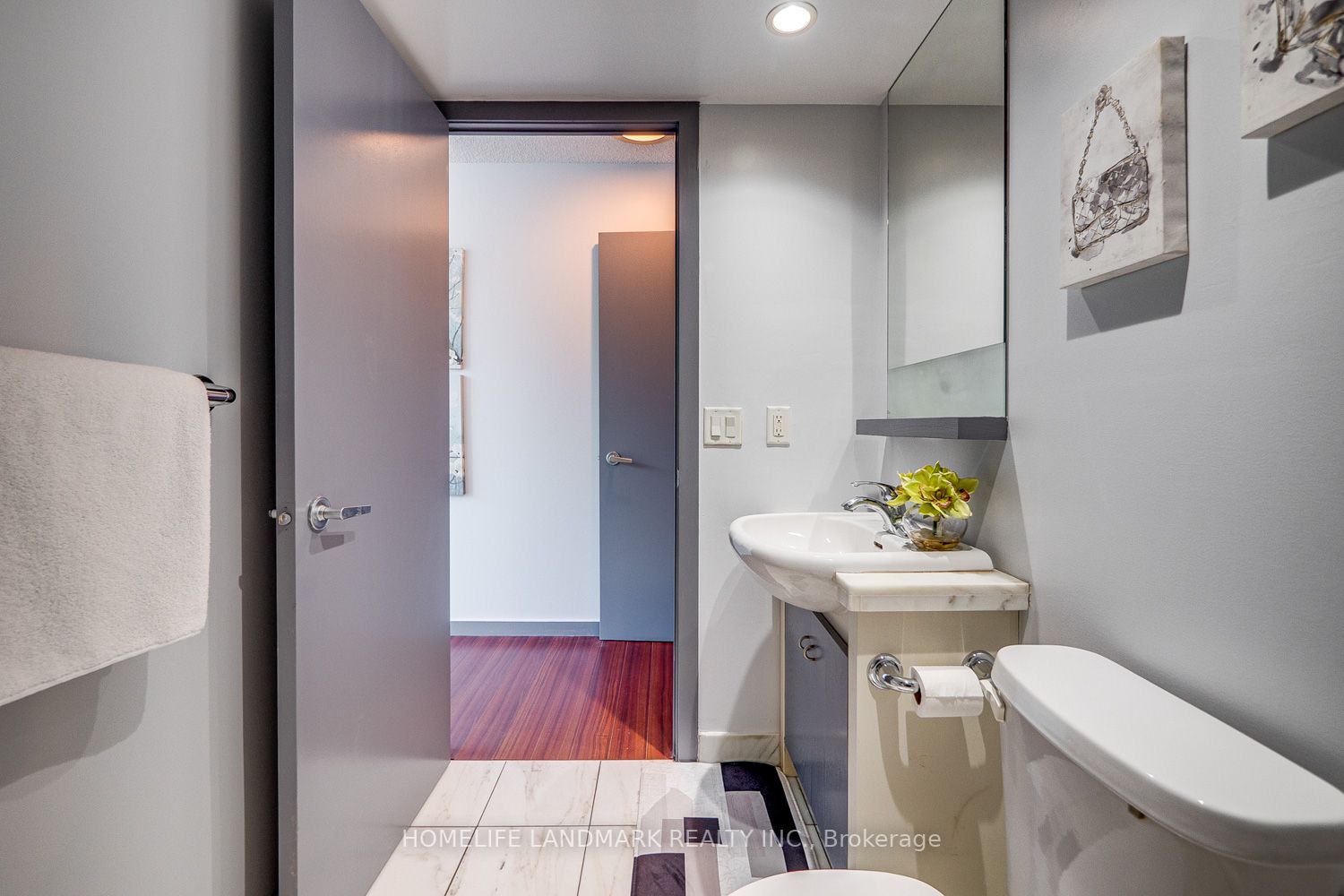 8 York St, #612