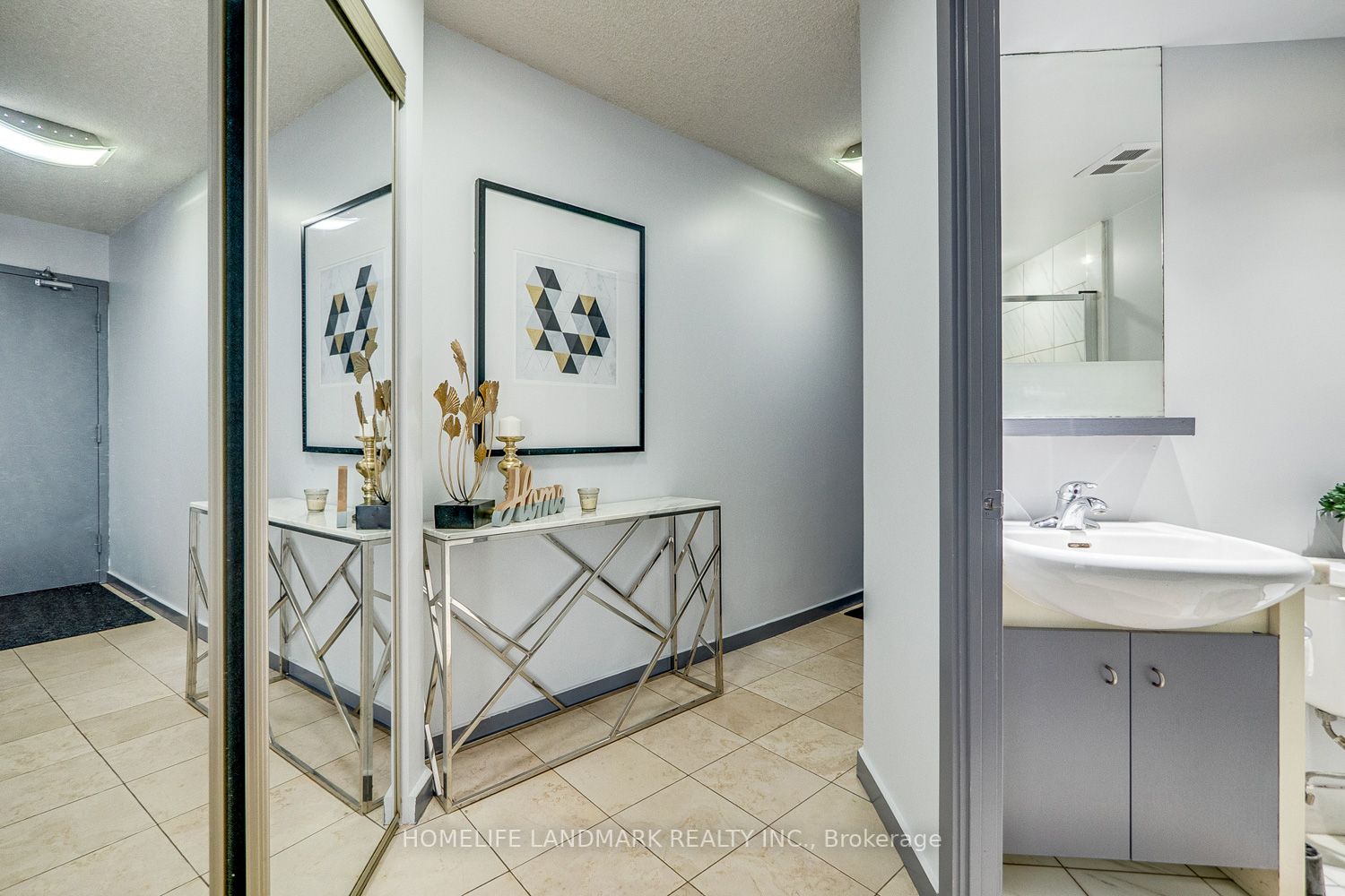 8 York St, #612