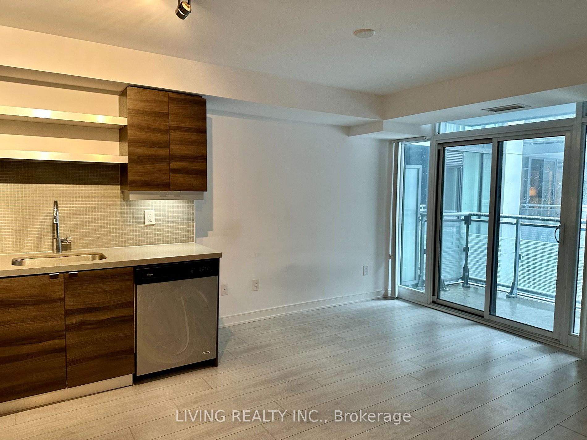 525 Adelaide St W, #502