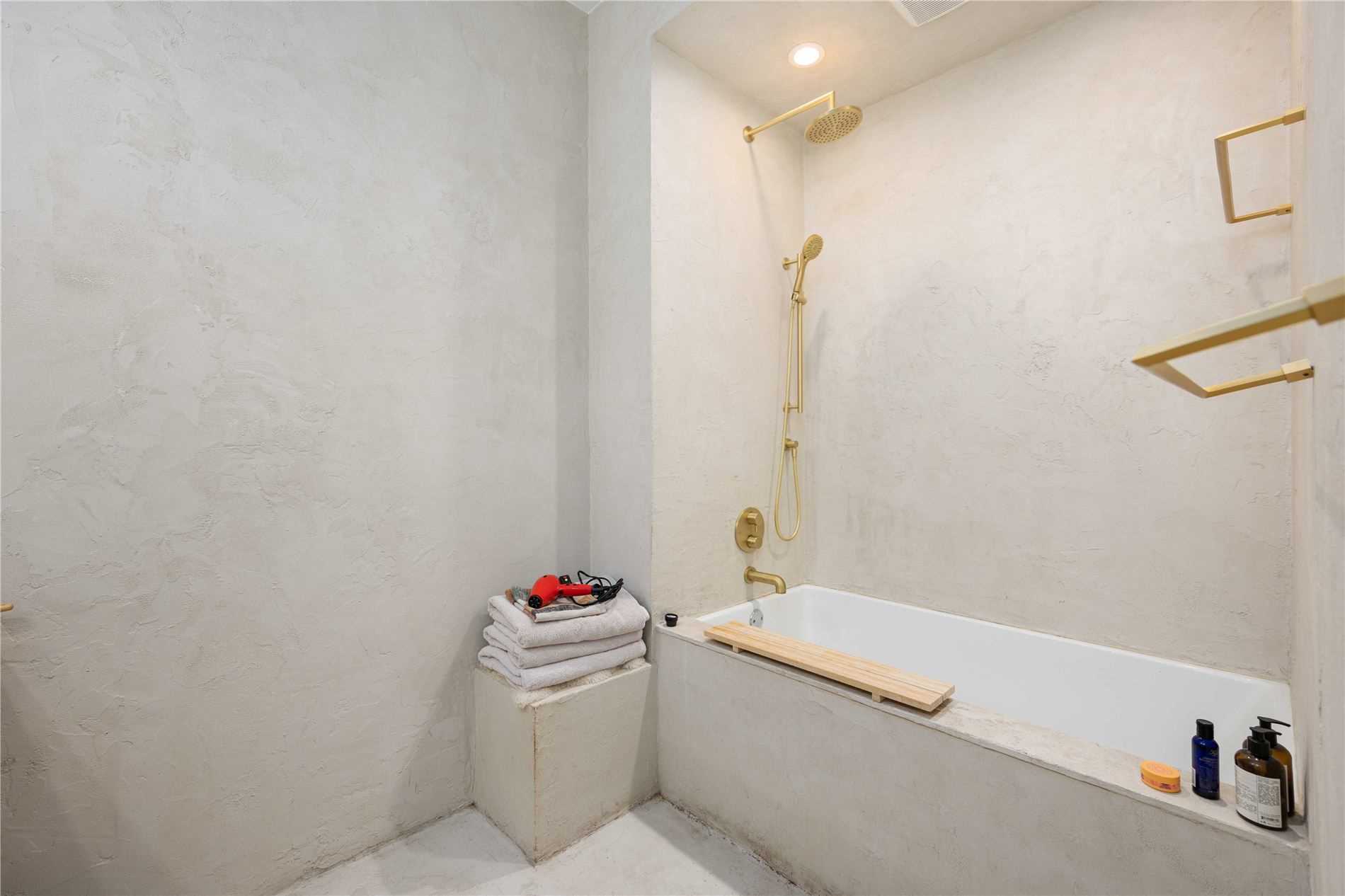 Listing C5923403 - Large Photo # 27