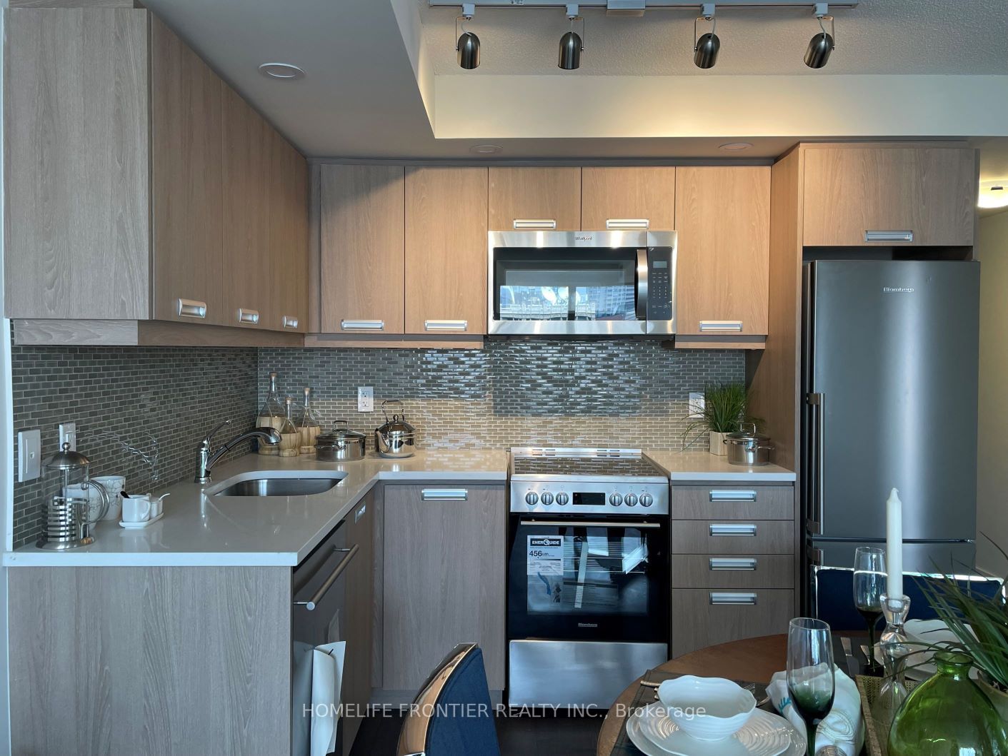 99 John St, #512