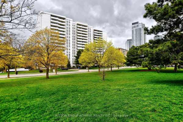 20 Forest Manor Rd E