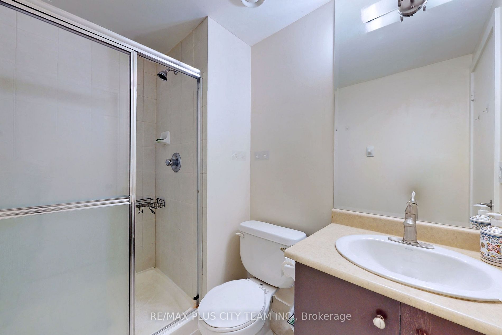 Listing C5924480 - Large Photo # 17
