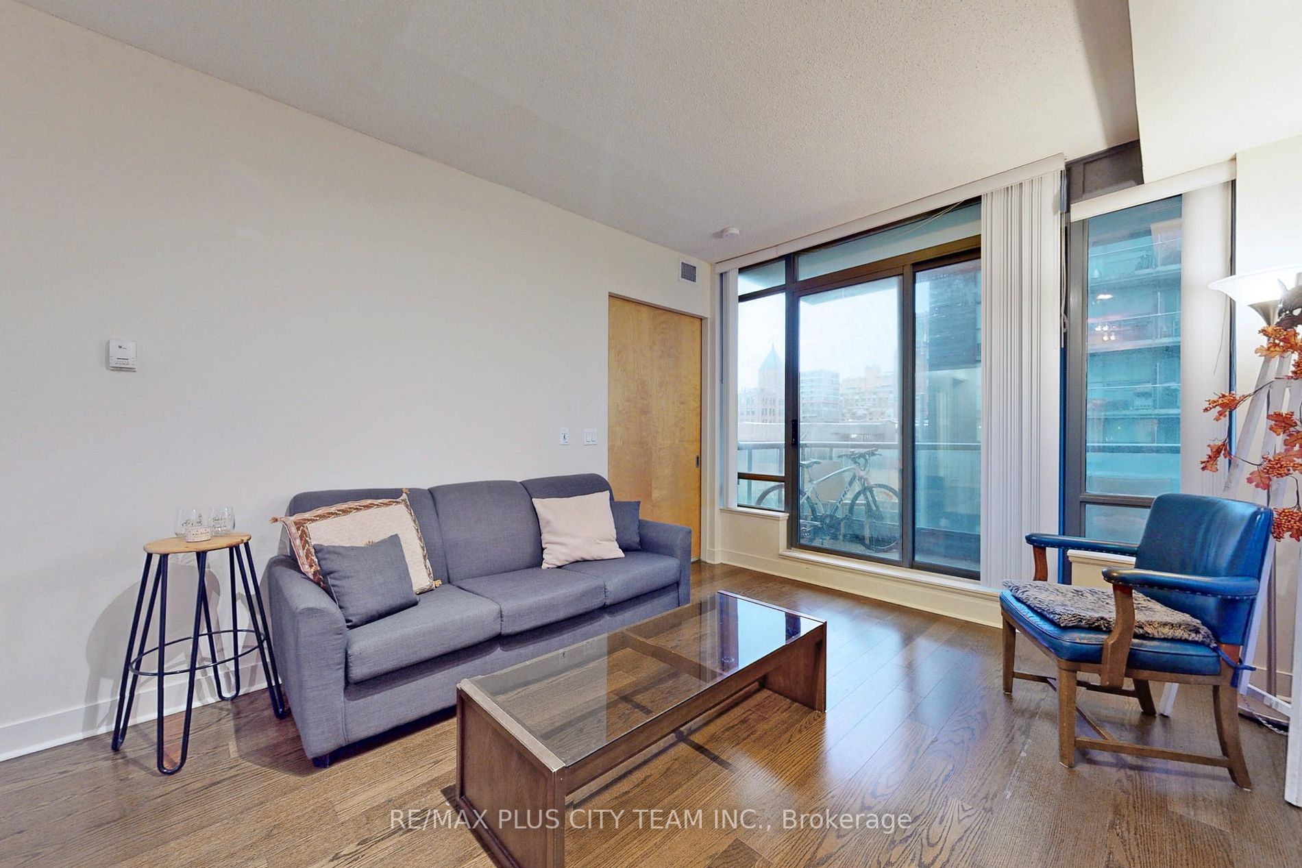 Listing C5924480 - Large Photo # 3