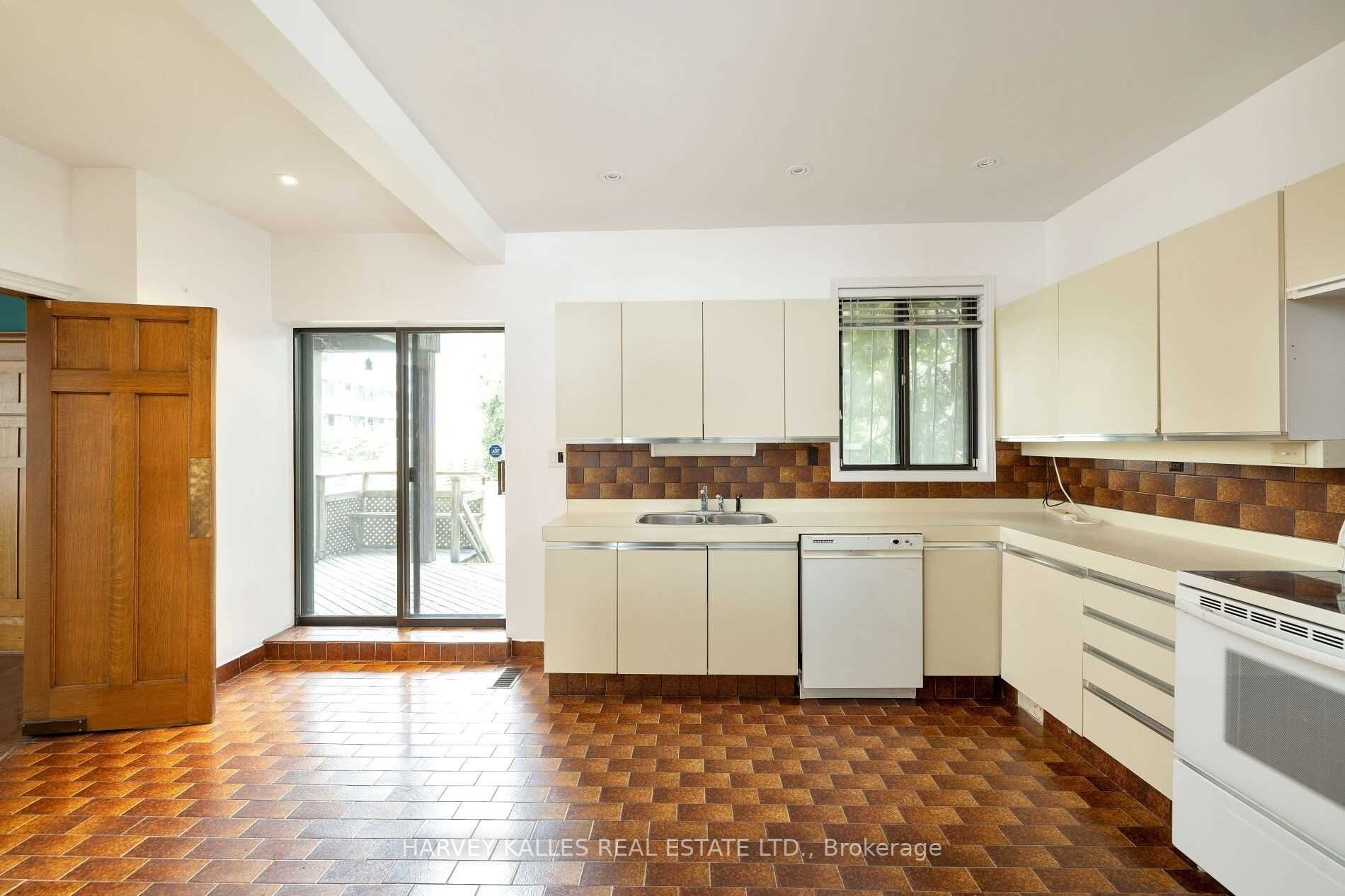 219 Lonsdale Rd