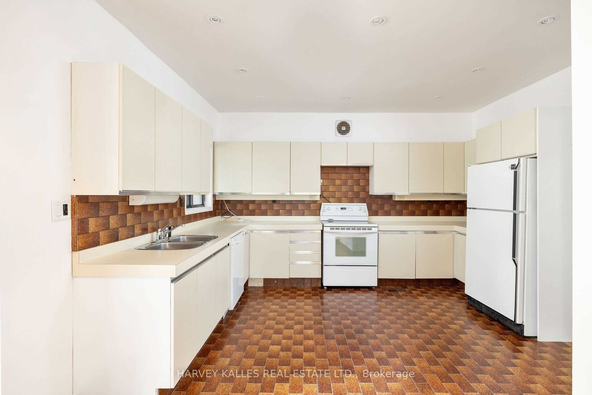 219 Lonsdale Rd