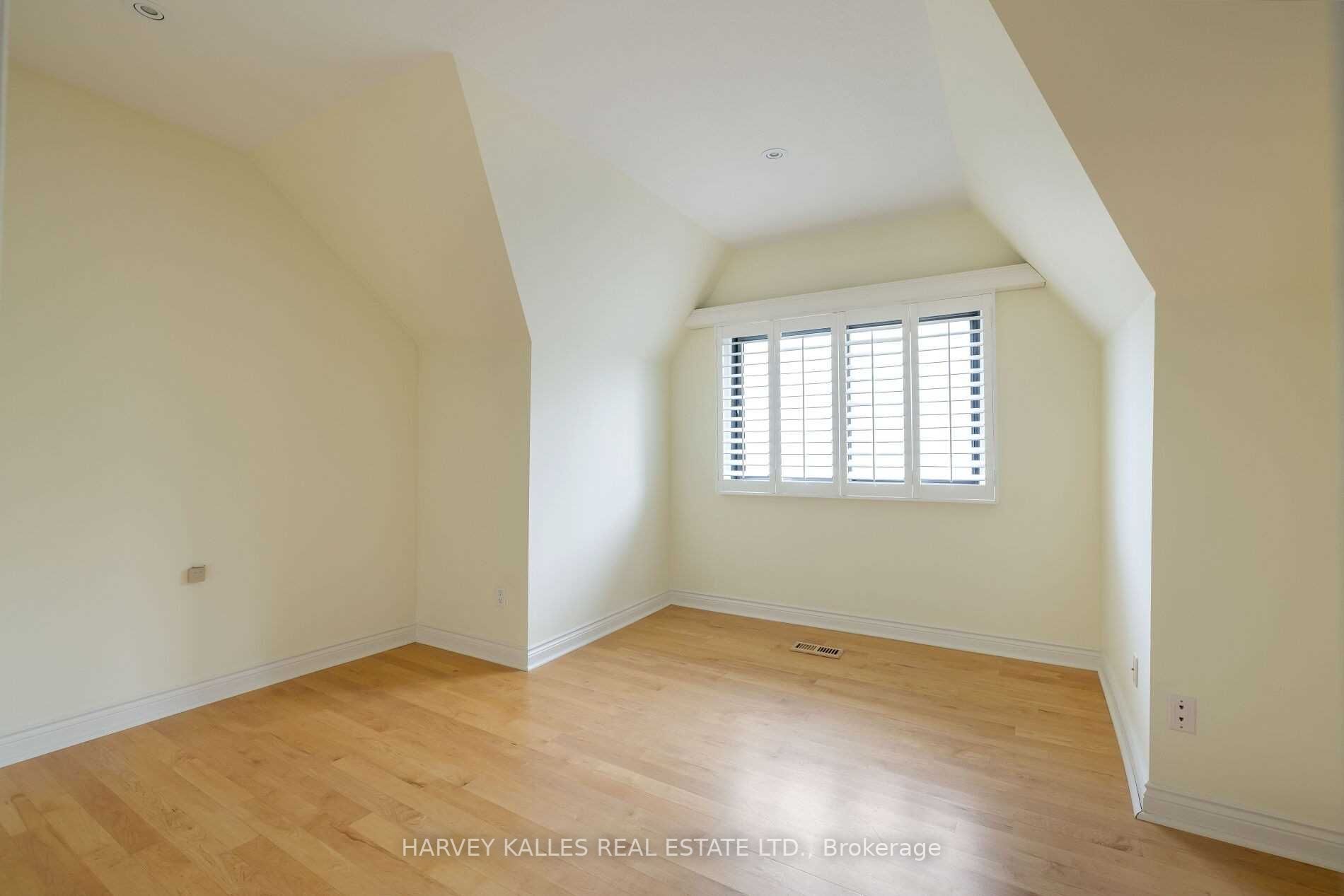 219 Lonsdale Rd