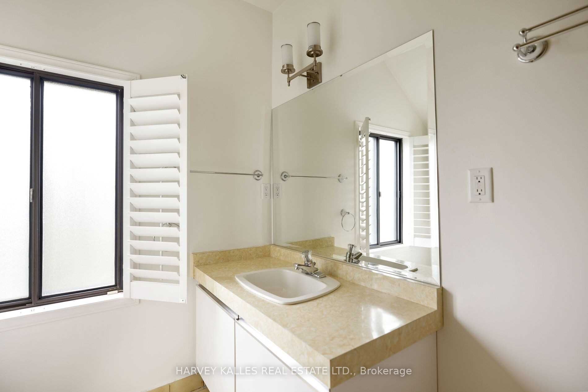 219 Lonsdale Rd