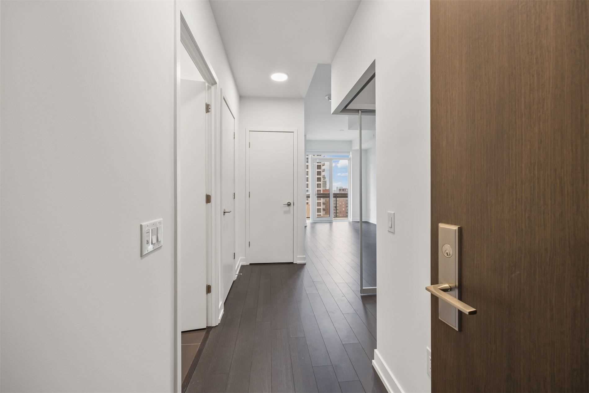 39 Roehampton Ave, #1210