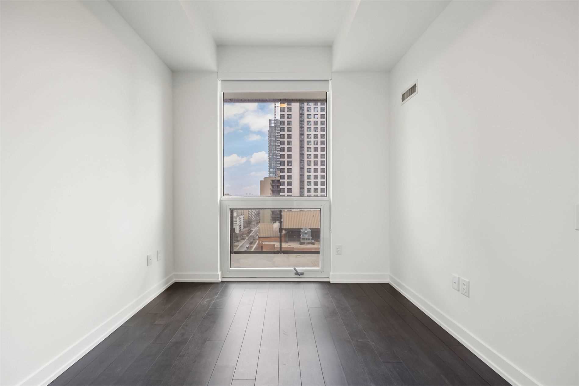 39 Roehampton Ave, #1210