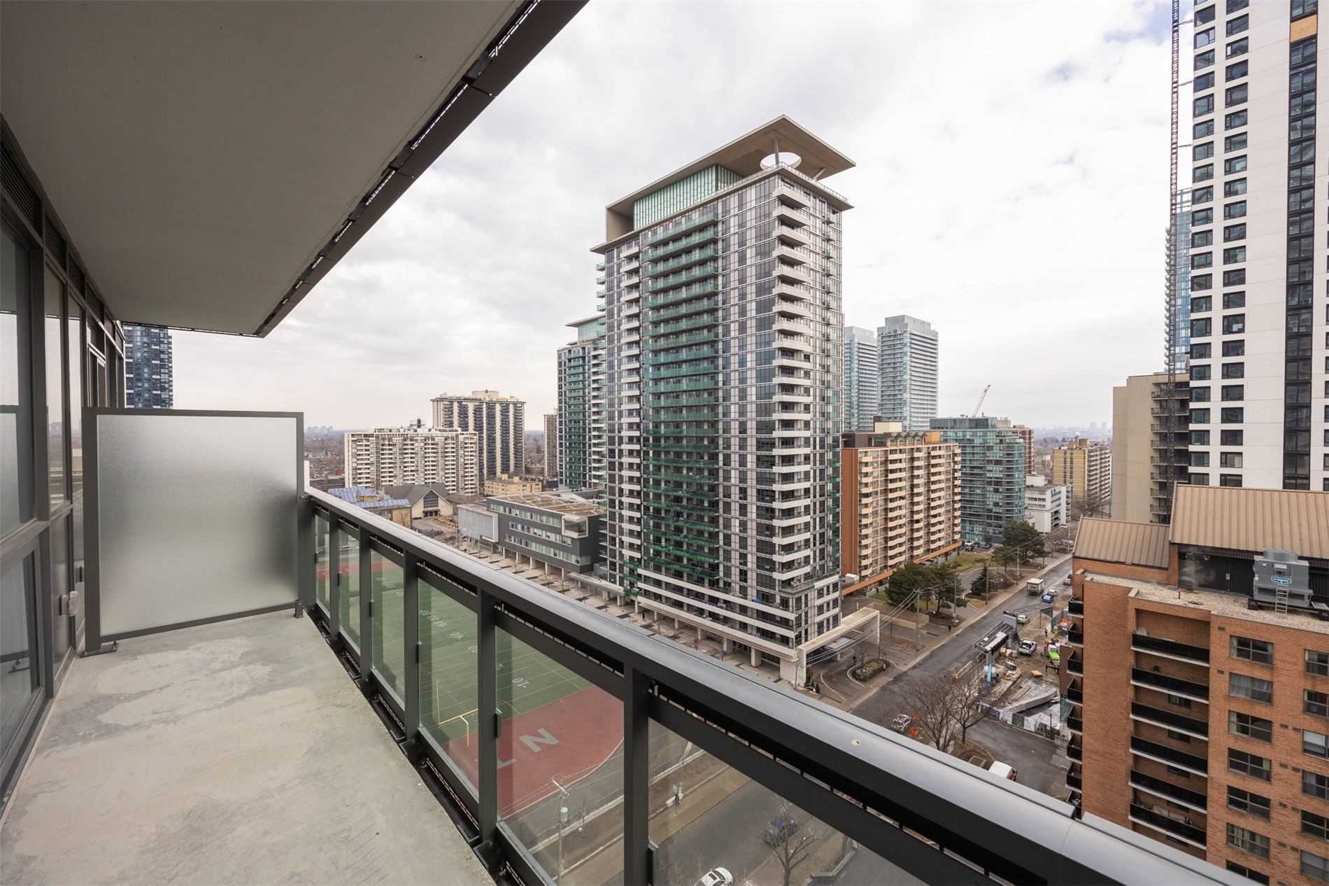 39 Roehampton Ave, #1210