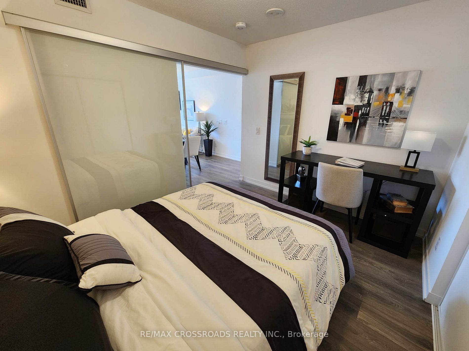 219 Dundas St E, #701