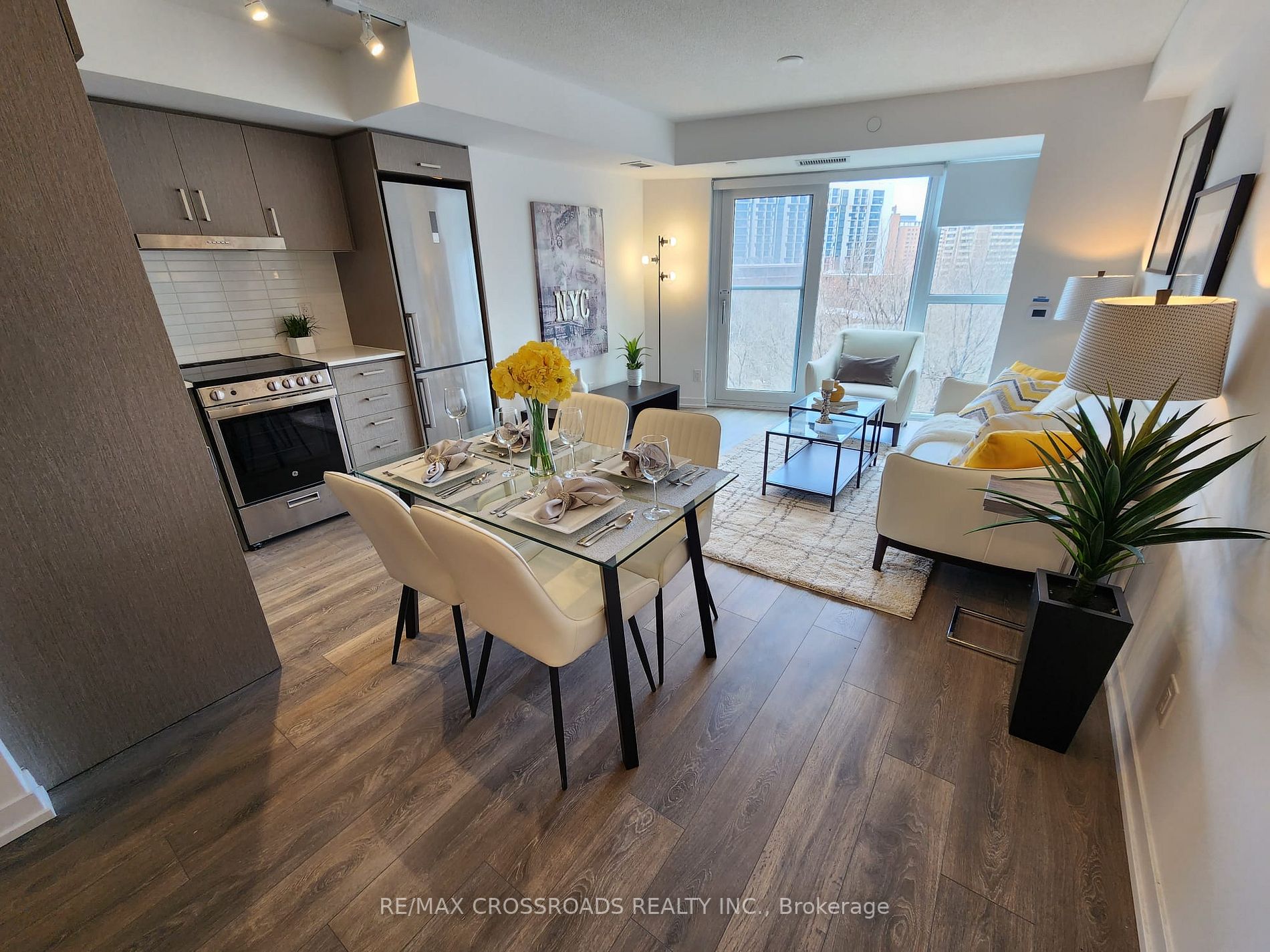 219 Dundas St E, #701