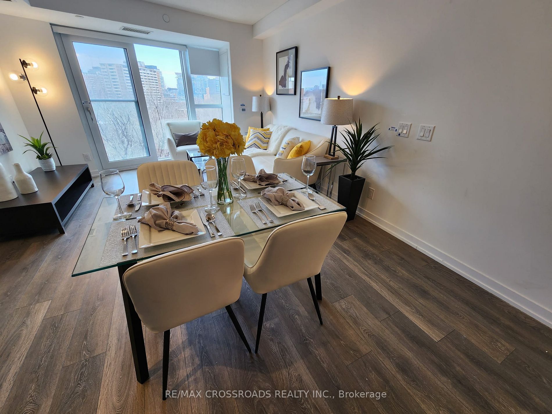 219 Dundas St E, #701