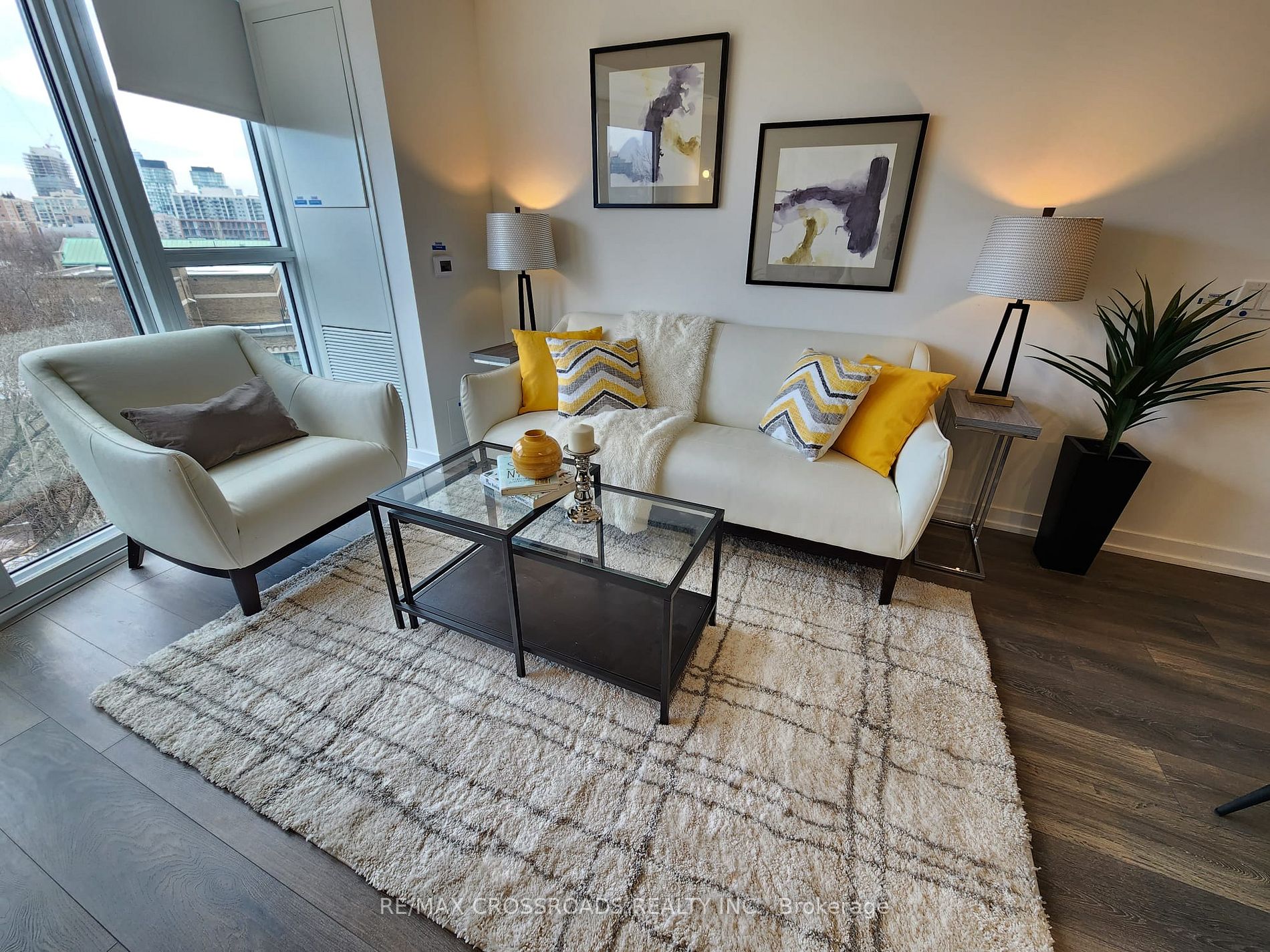 219 Dundas St E, #701