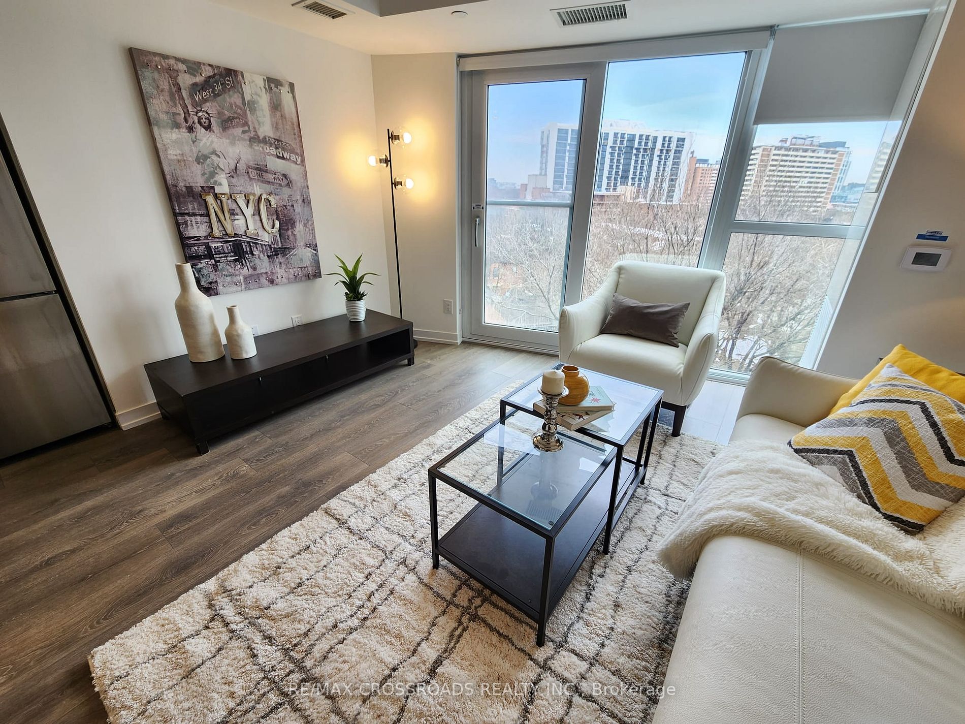 219 Dundas St E, #701