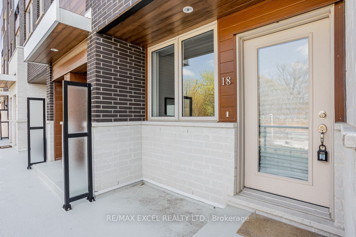 780 Sheppard Avenue E #18