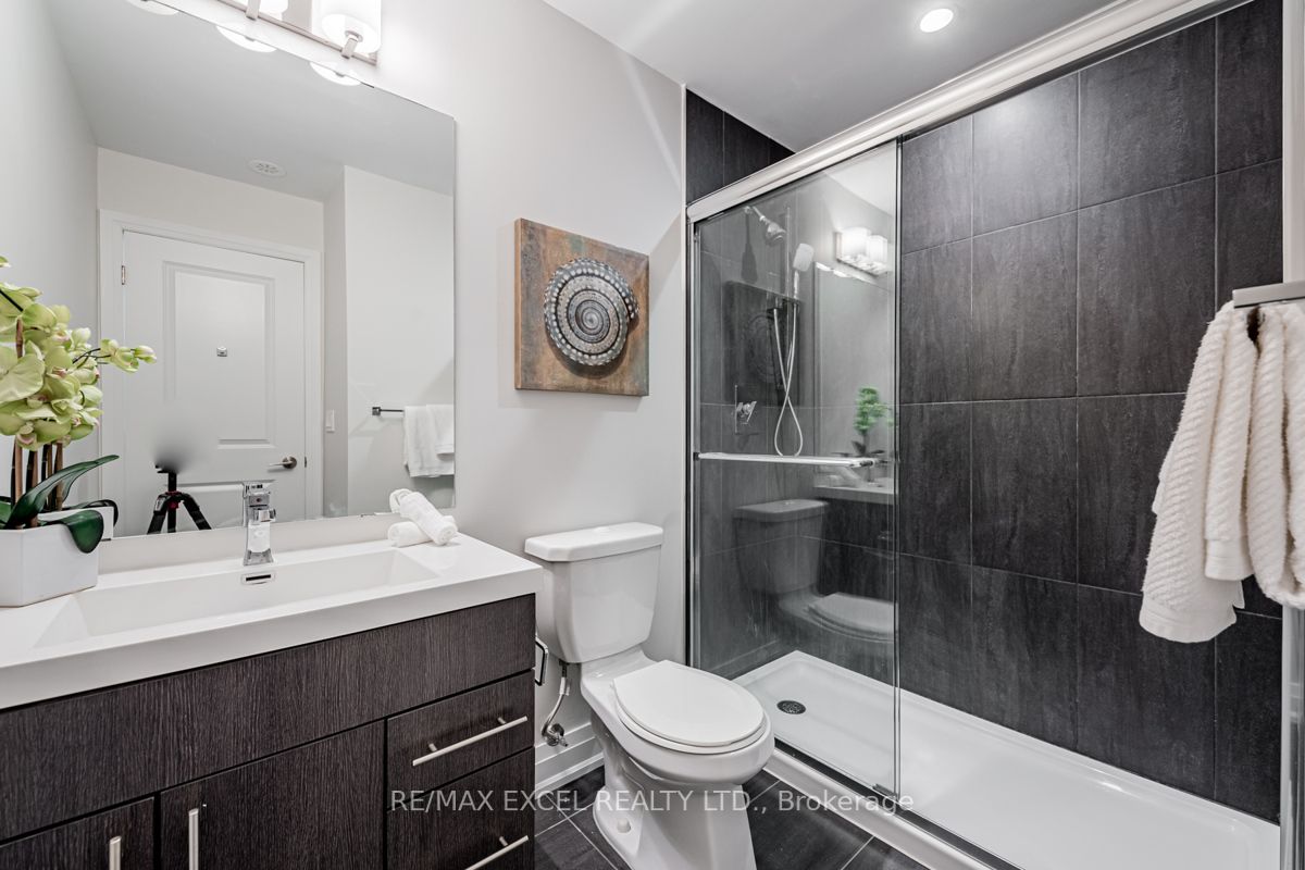 780 Sheppard Avenue E #18