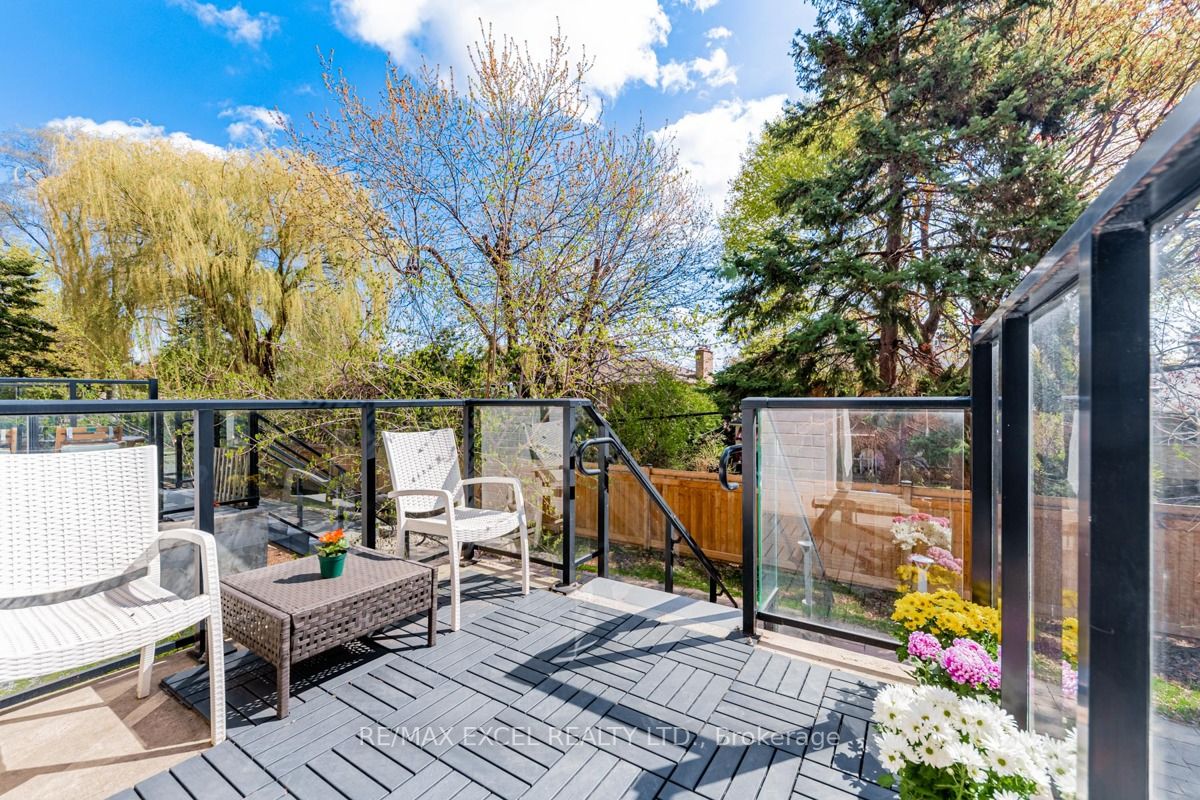780 Sheppard Avenue E #18