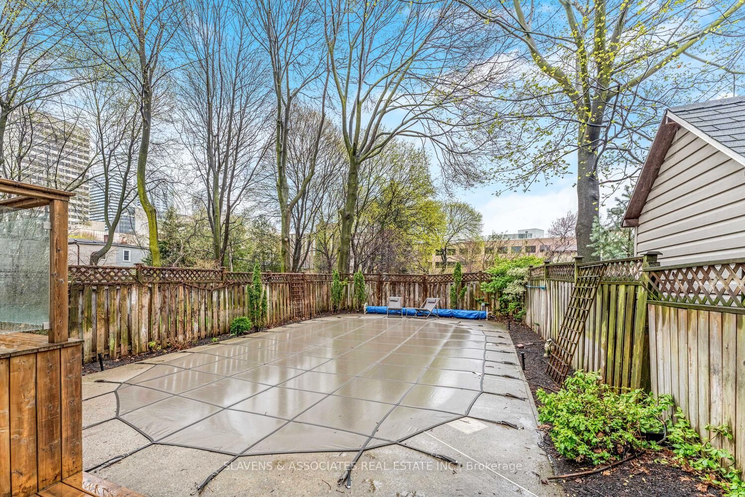 127 Orchard View Boulevard