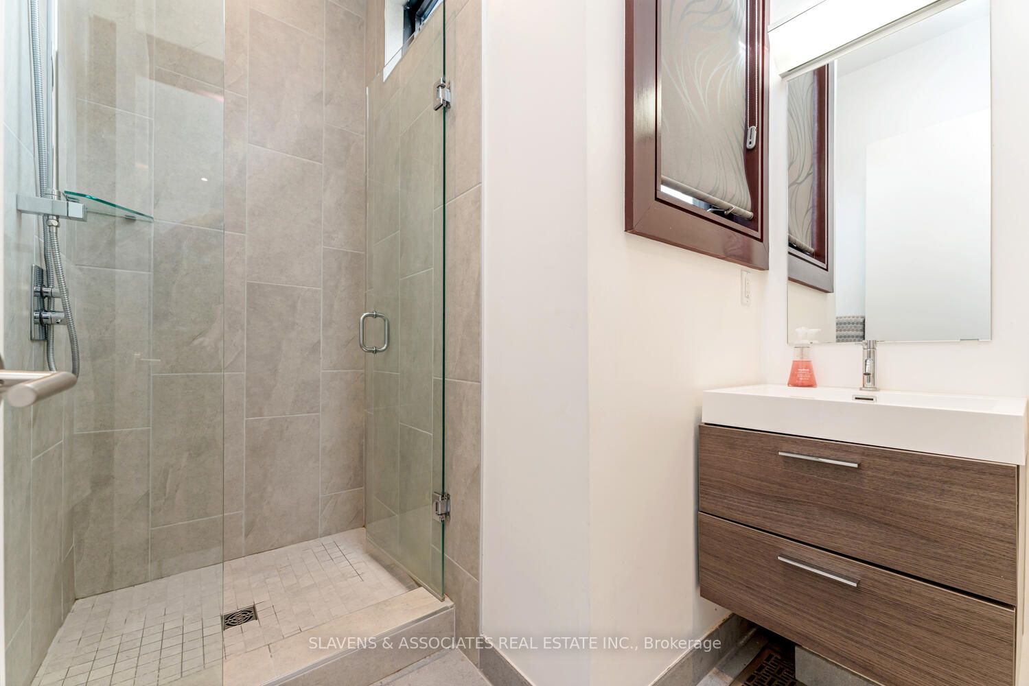 127 Orchard View Boulevard