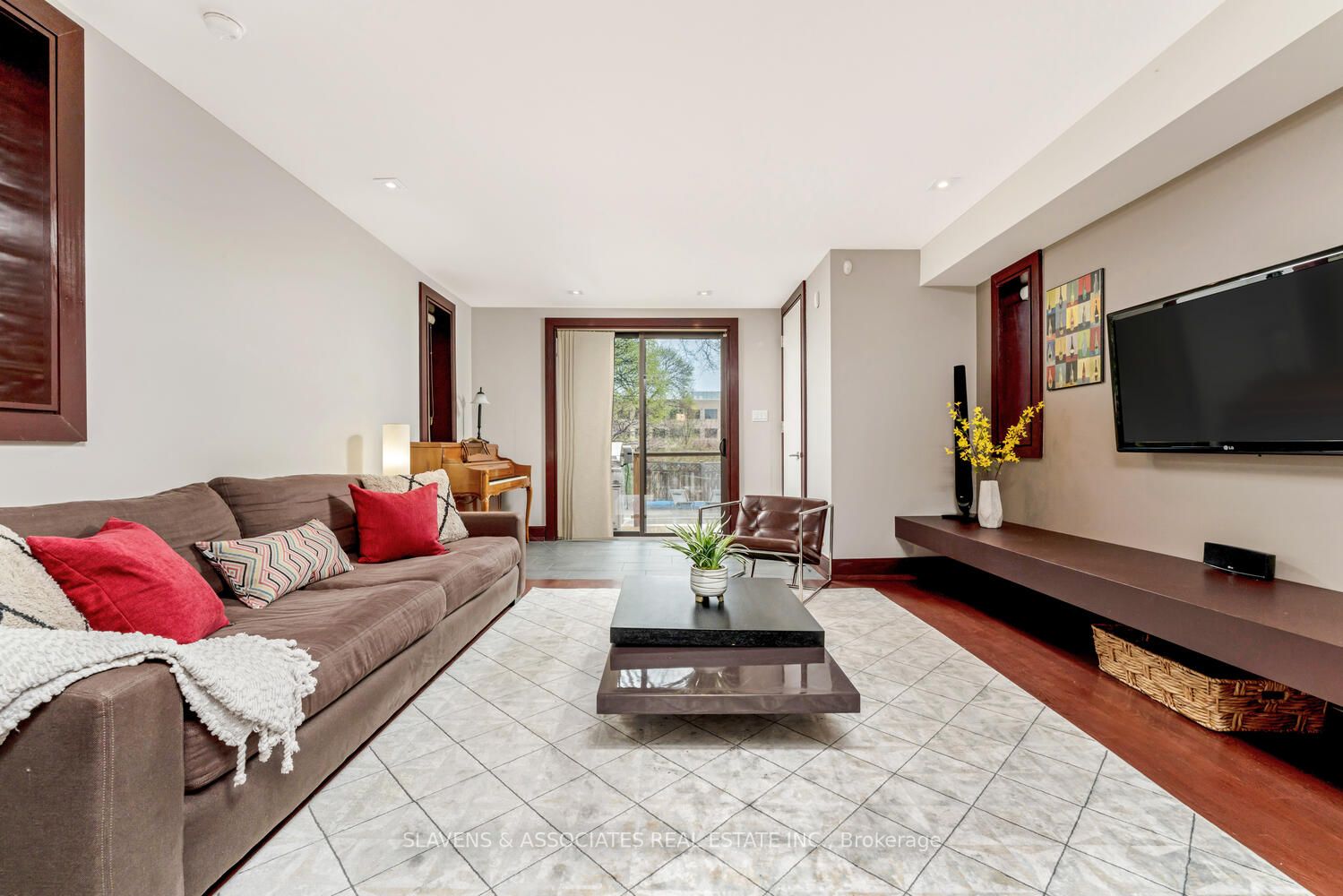 127 Orchard View Boulevard