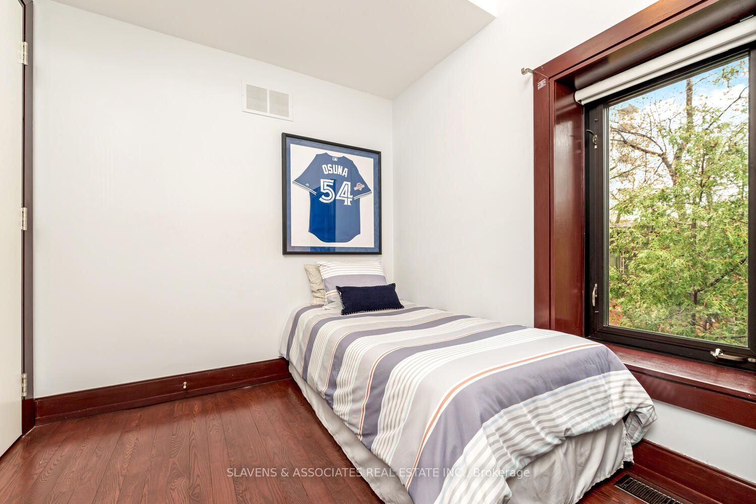 127 Orchard View Boulevard