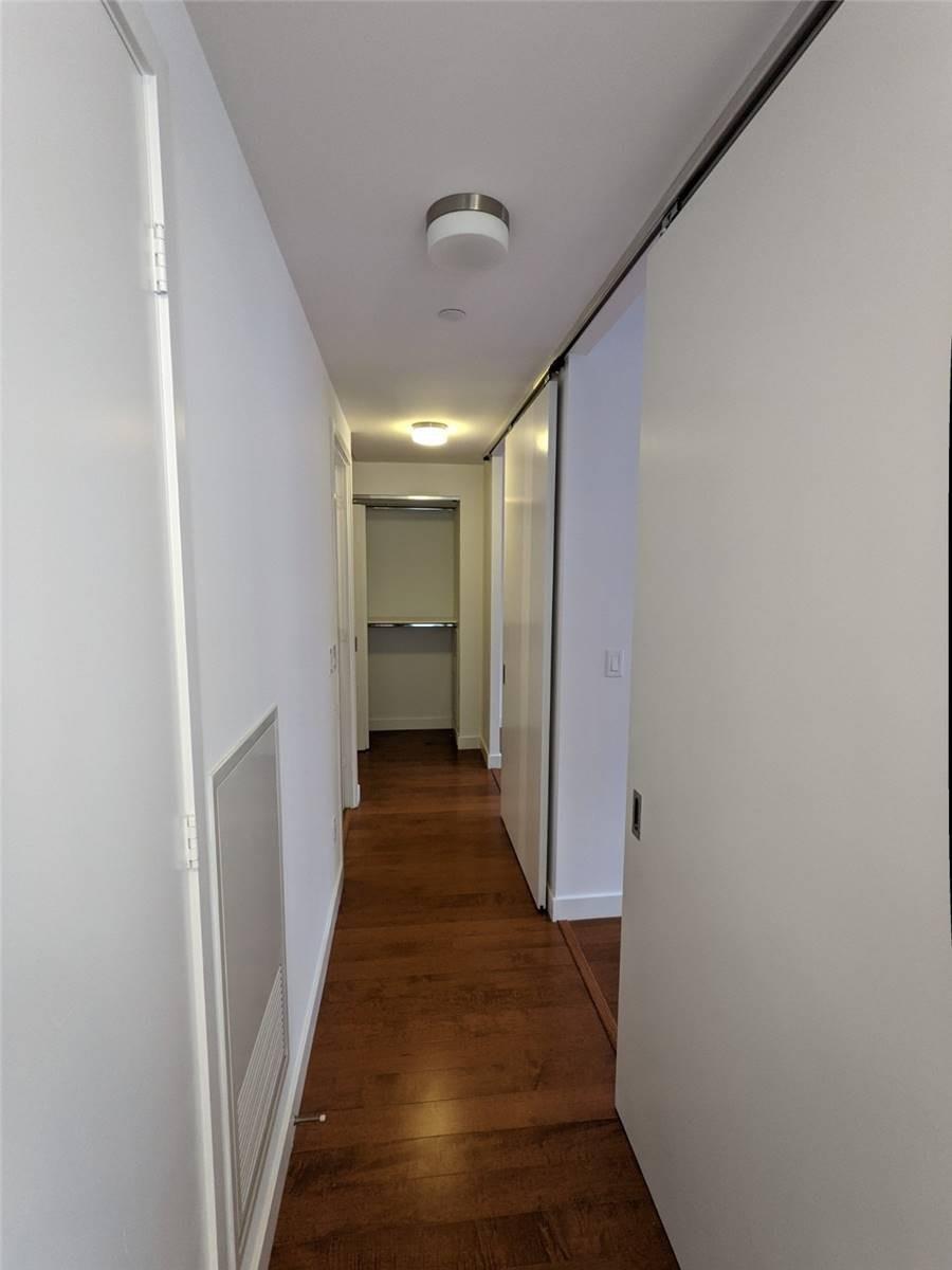 215 Queen St W, #711