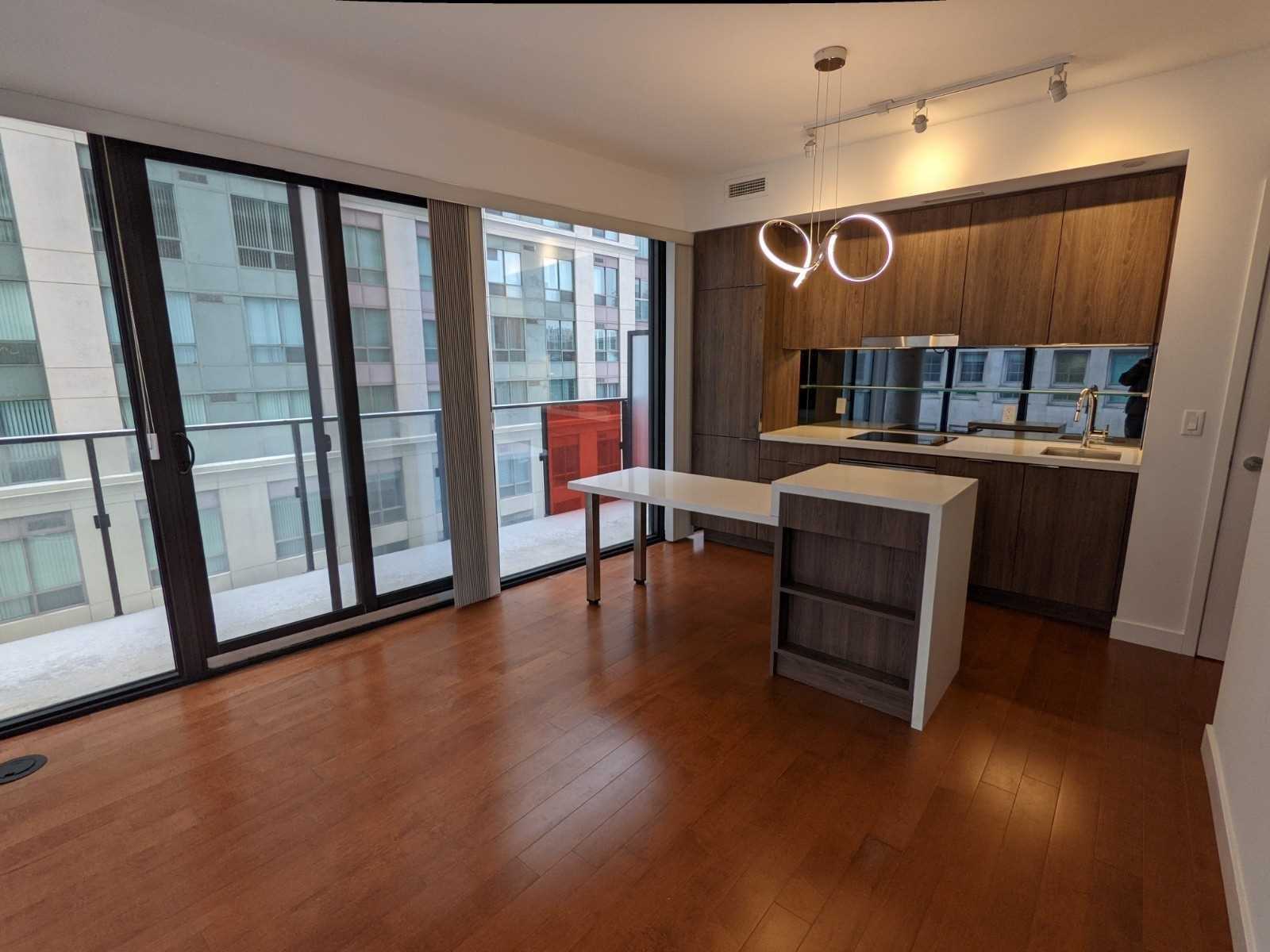 215 Queen St W, #711