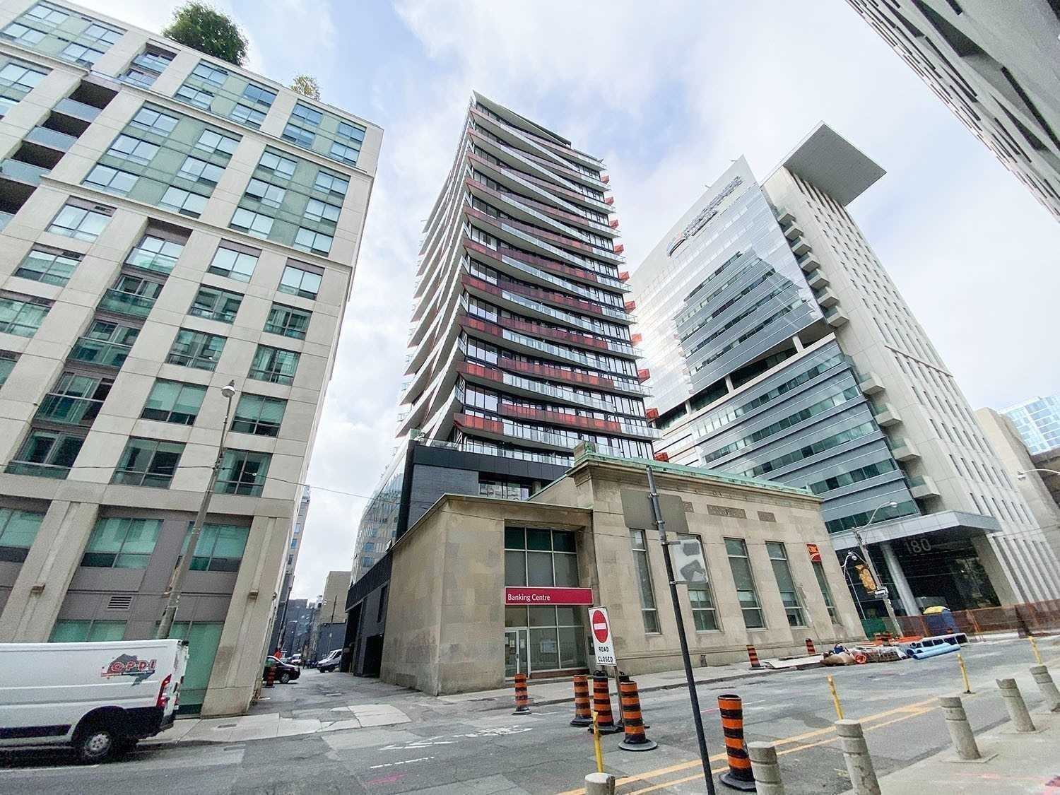 215 Queen St W, #711