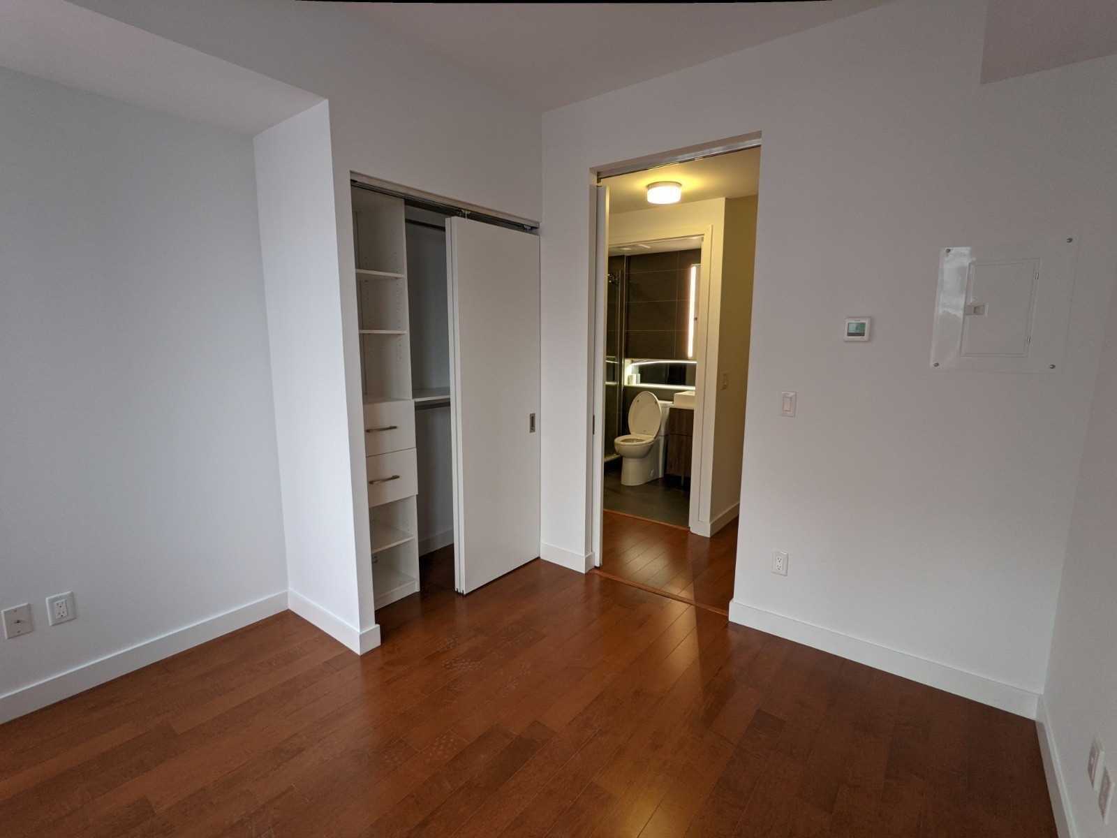 215 Queen St W, #711