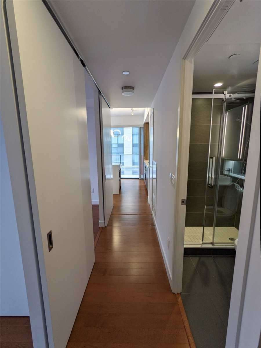 215 Queen St W, #711