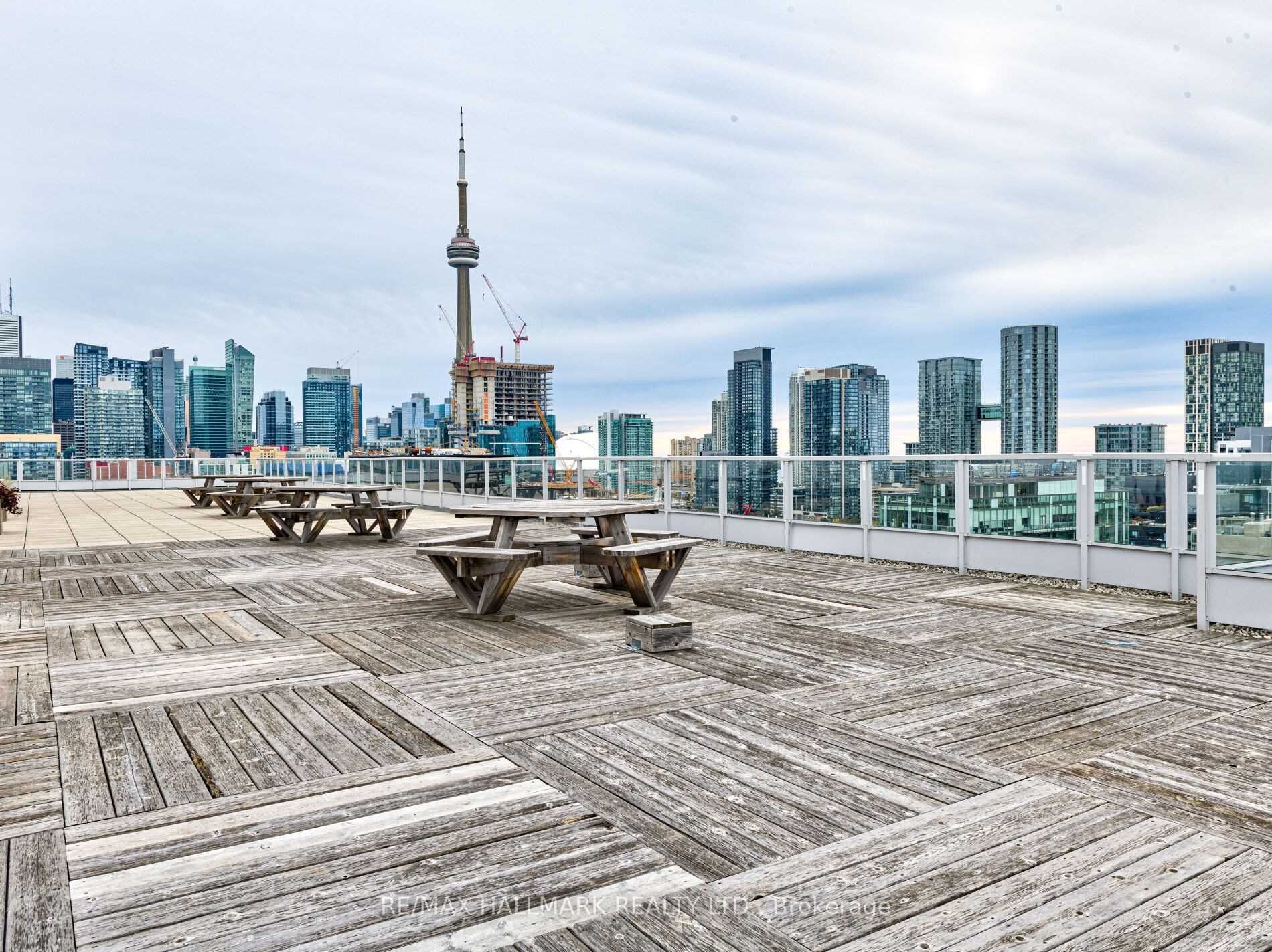 700 King St W, #612