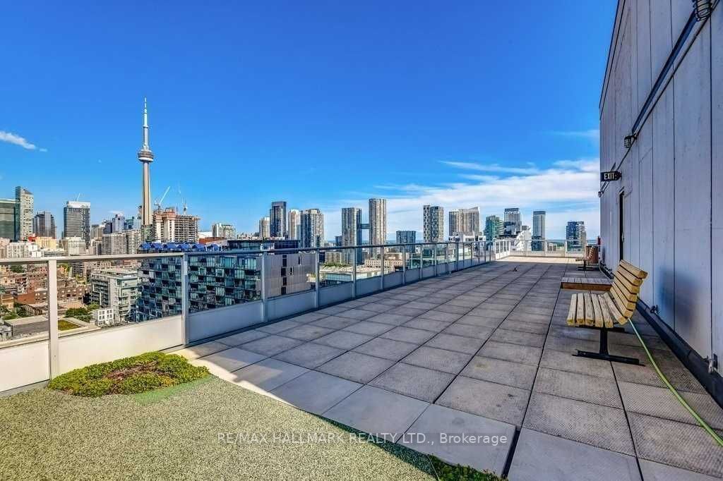 700 King St W, #612