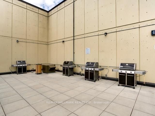 700 King St W, #612