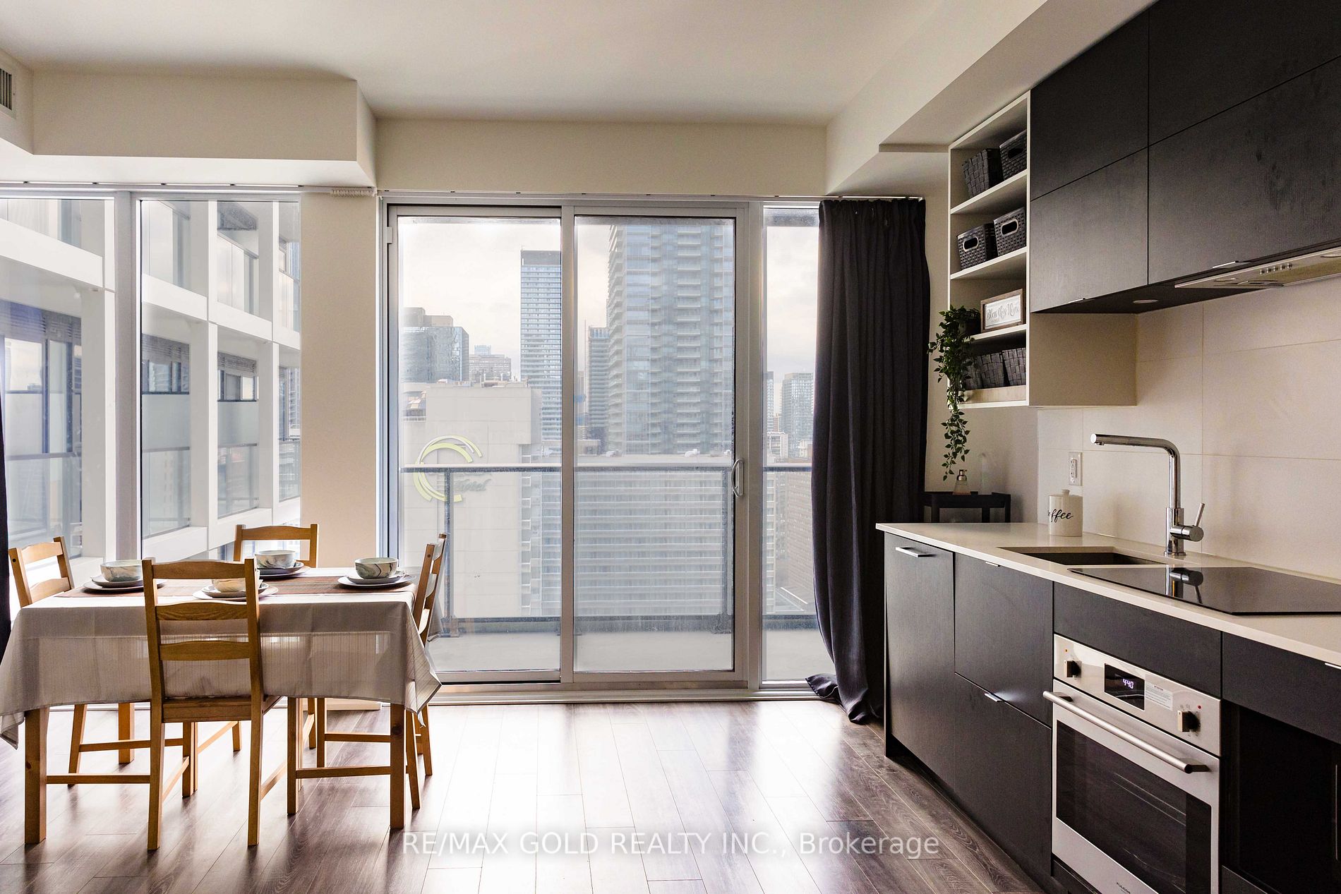 20 Edward St N, #2220