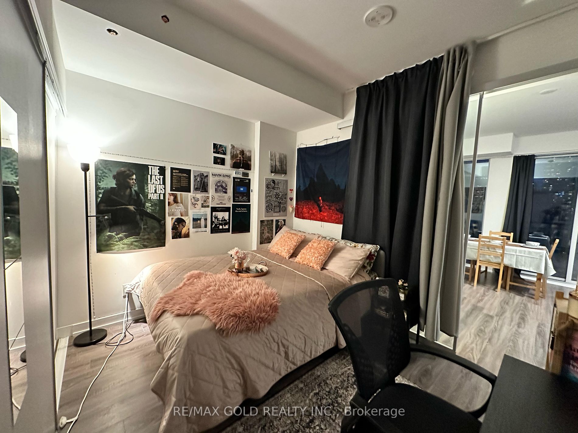 20 Edward St N, #2220