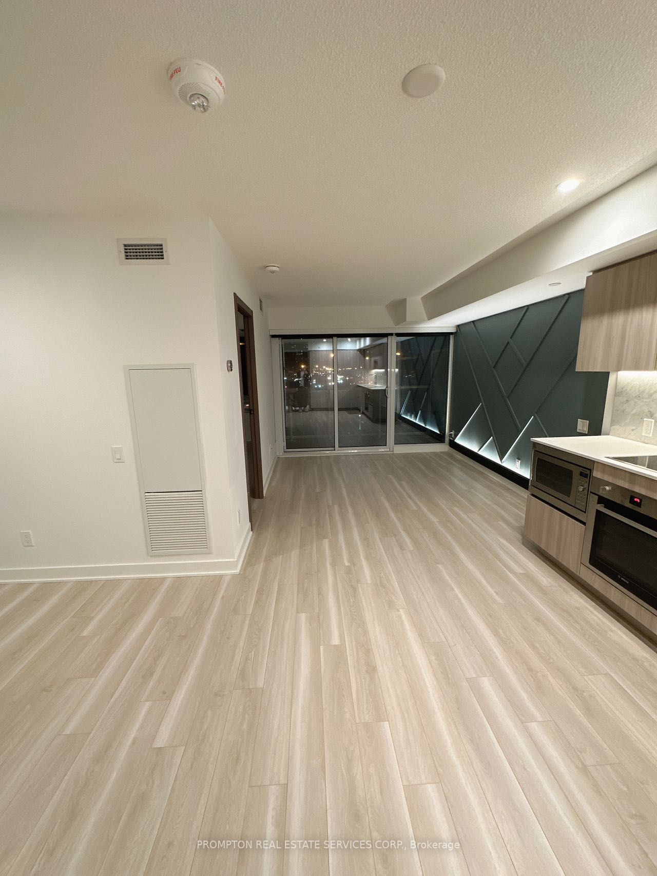 19 Bathurst St, #707