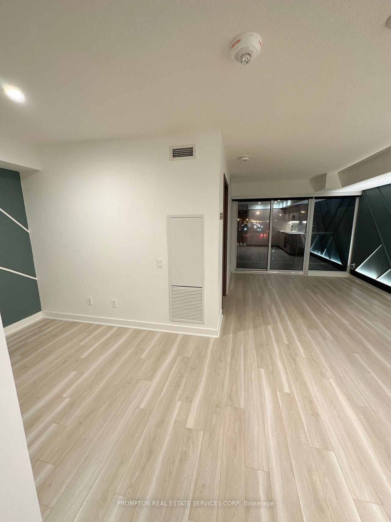 19 Bathurst St, #707