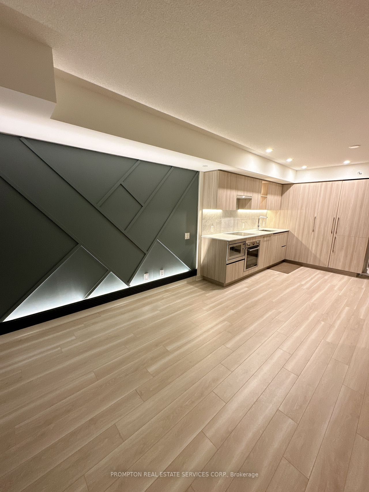 19 Bathurst St, #707