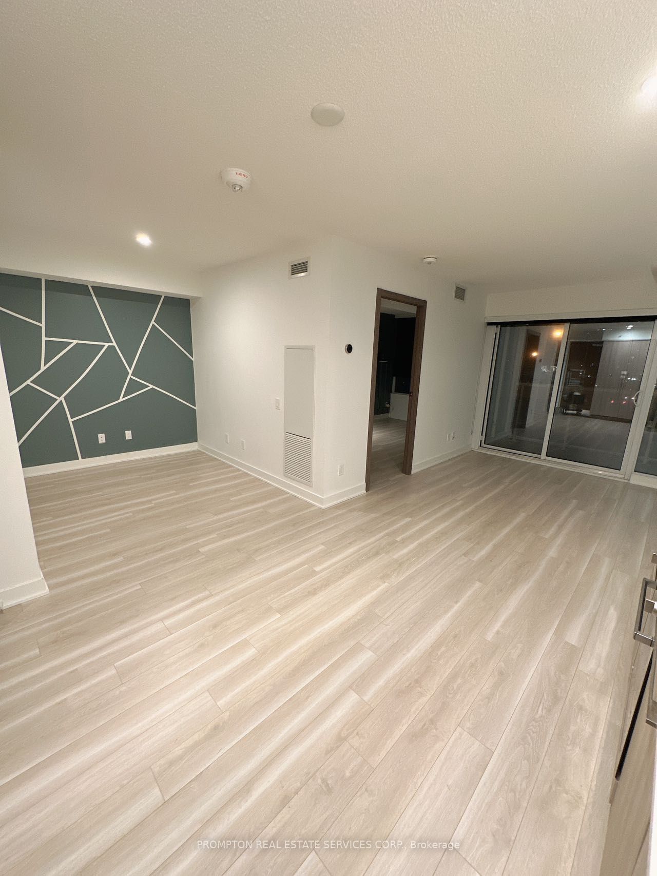19 Bathurst St, #707