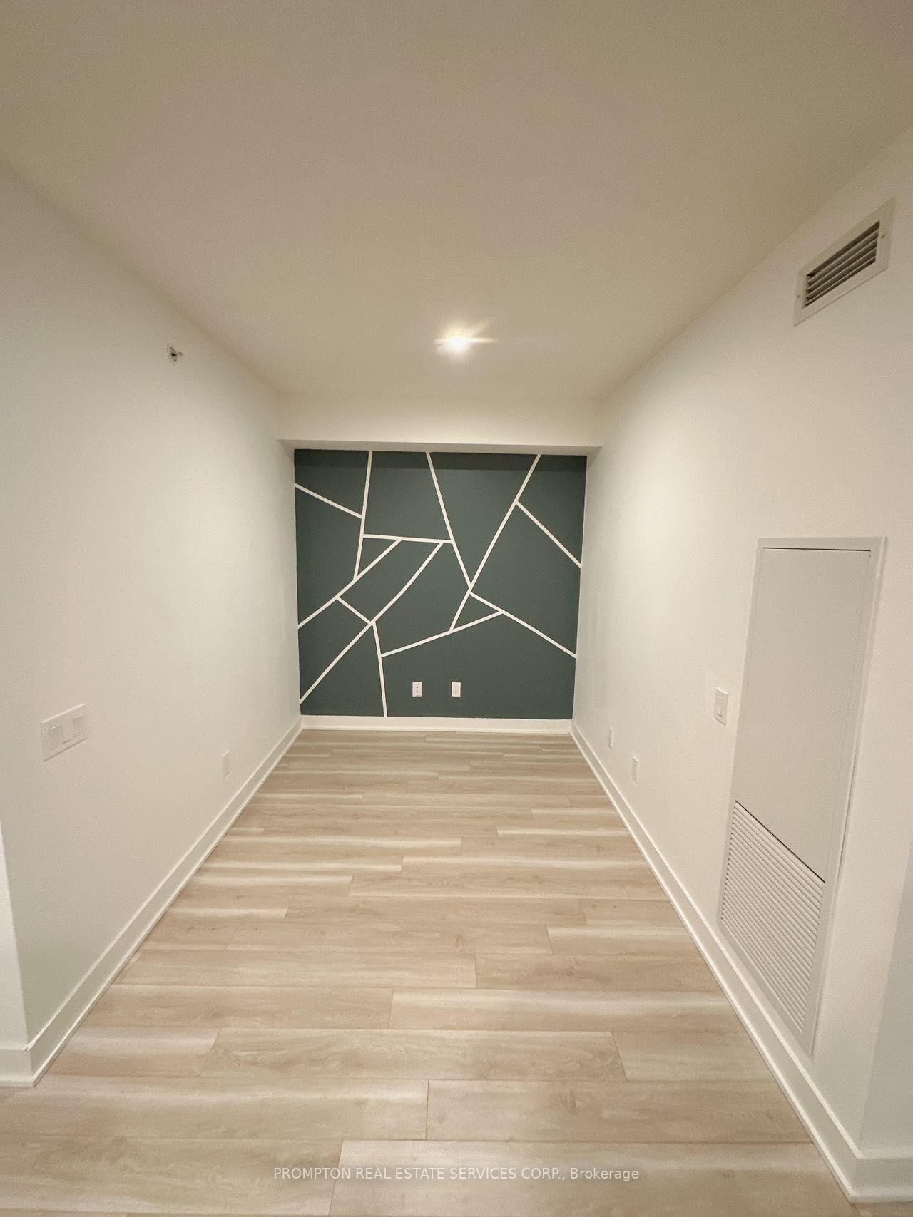 19 Bathurst St, #707
