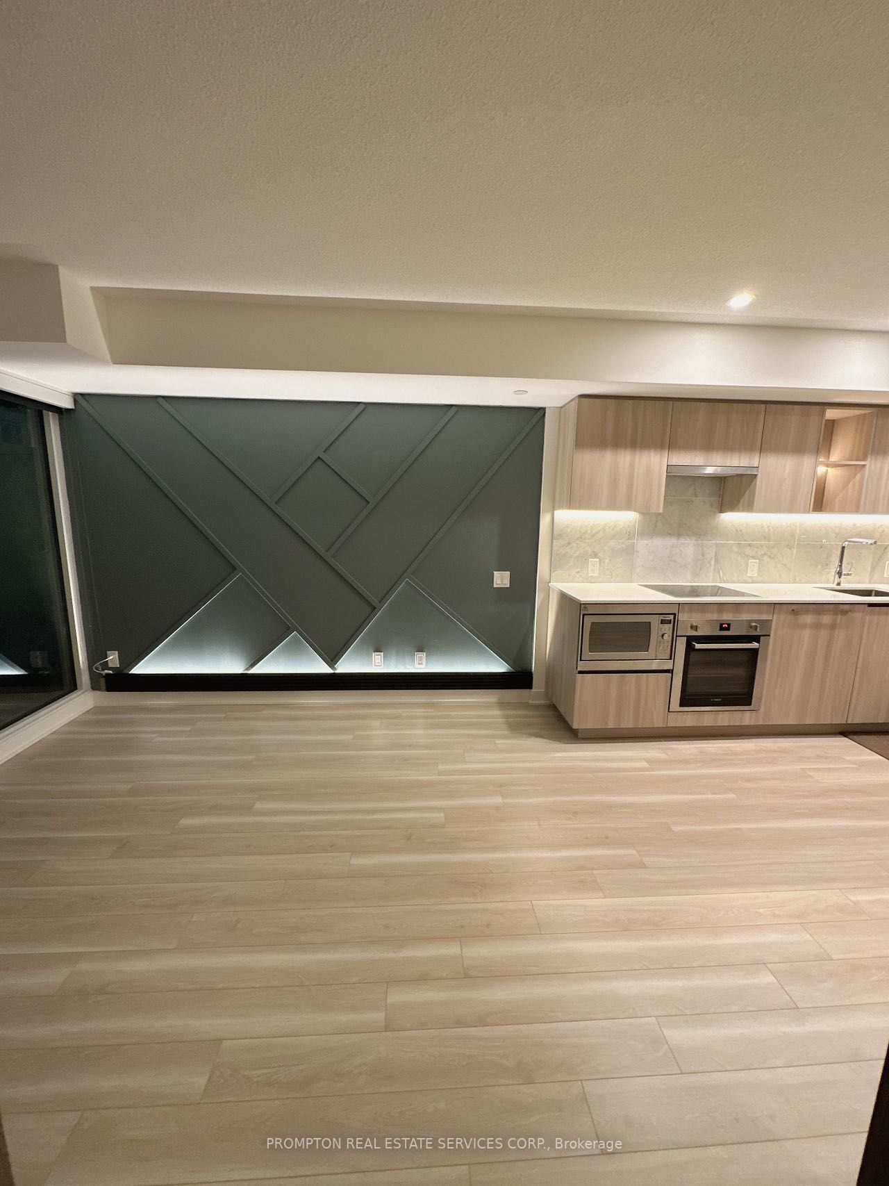 19 Bathurst St, #707