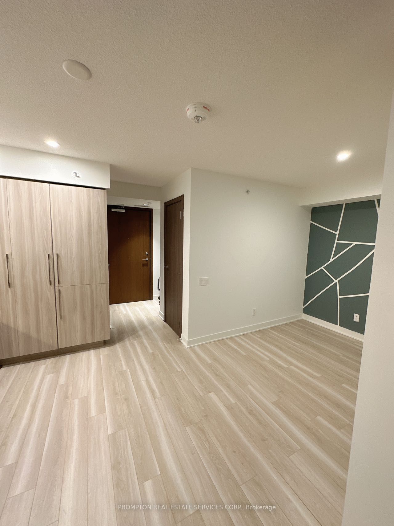 19 Bathurst St, #707