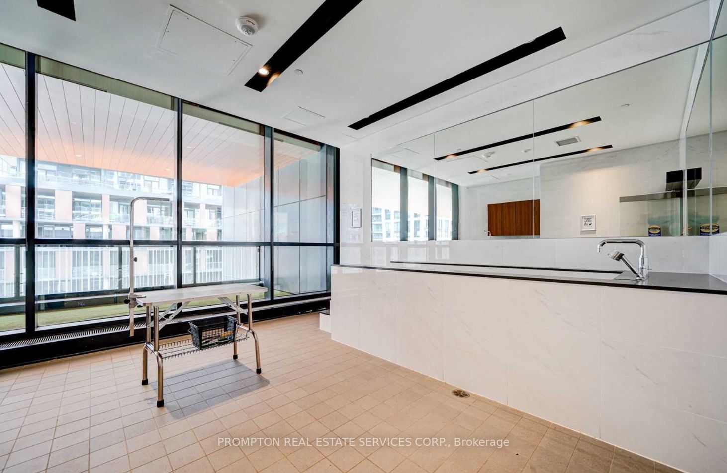 19 Bathurst St, #707