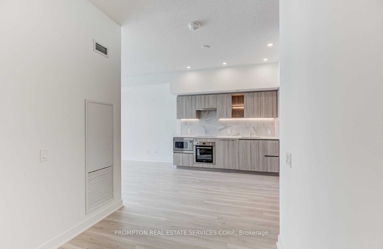 19 Bathurst St, #707