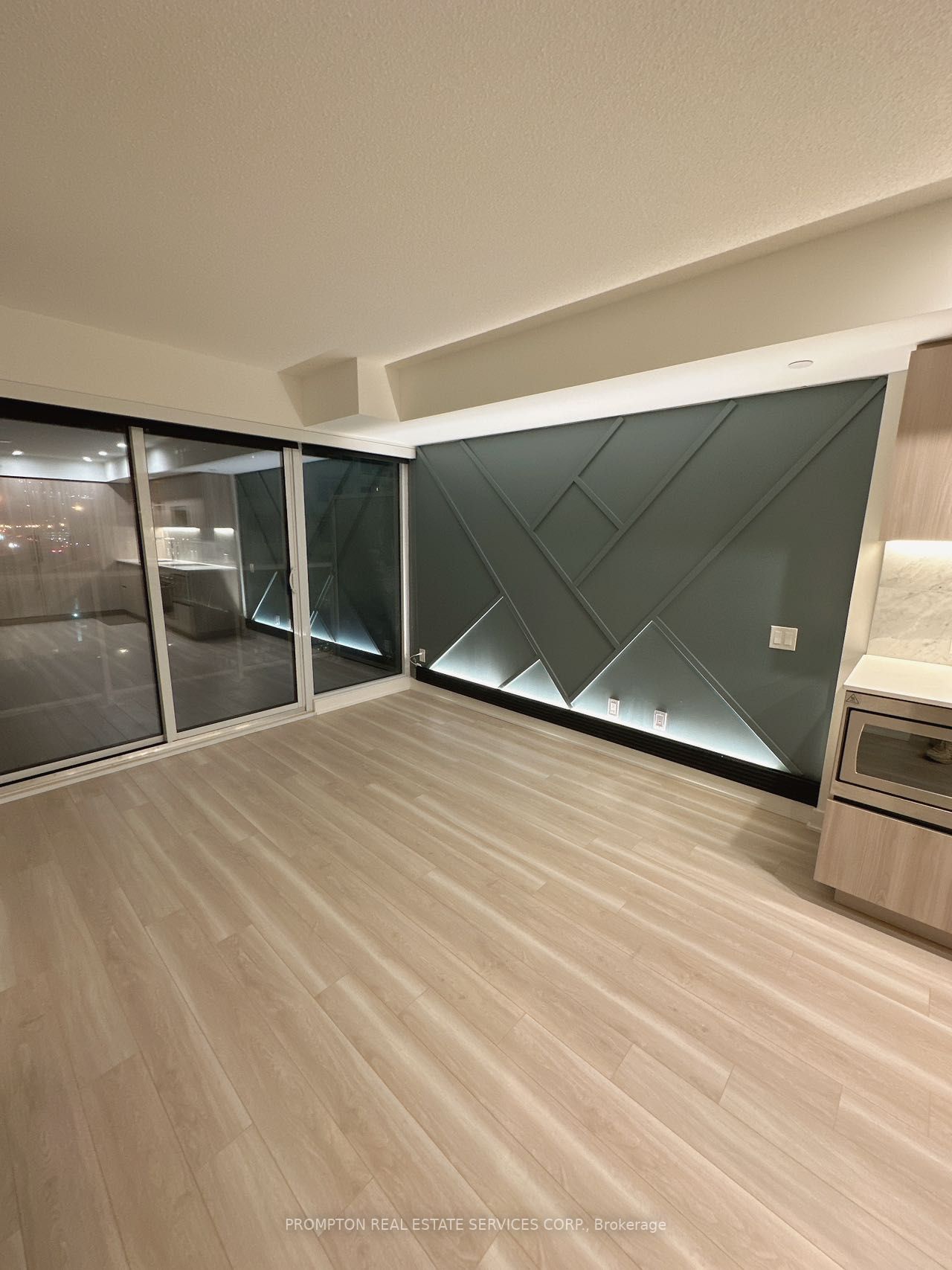 19 Bathurst St, #707