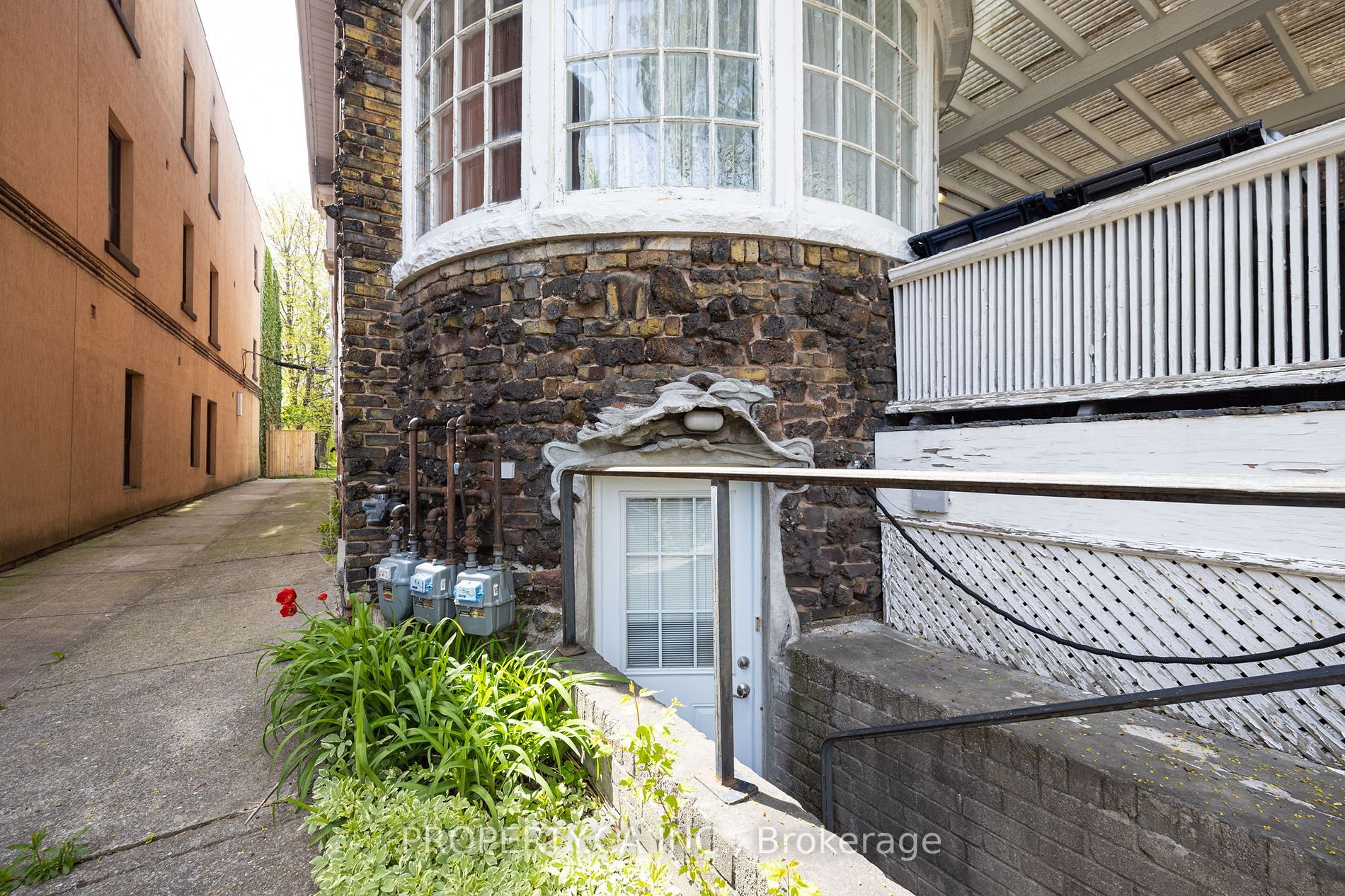 340 Clinton St