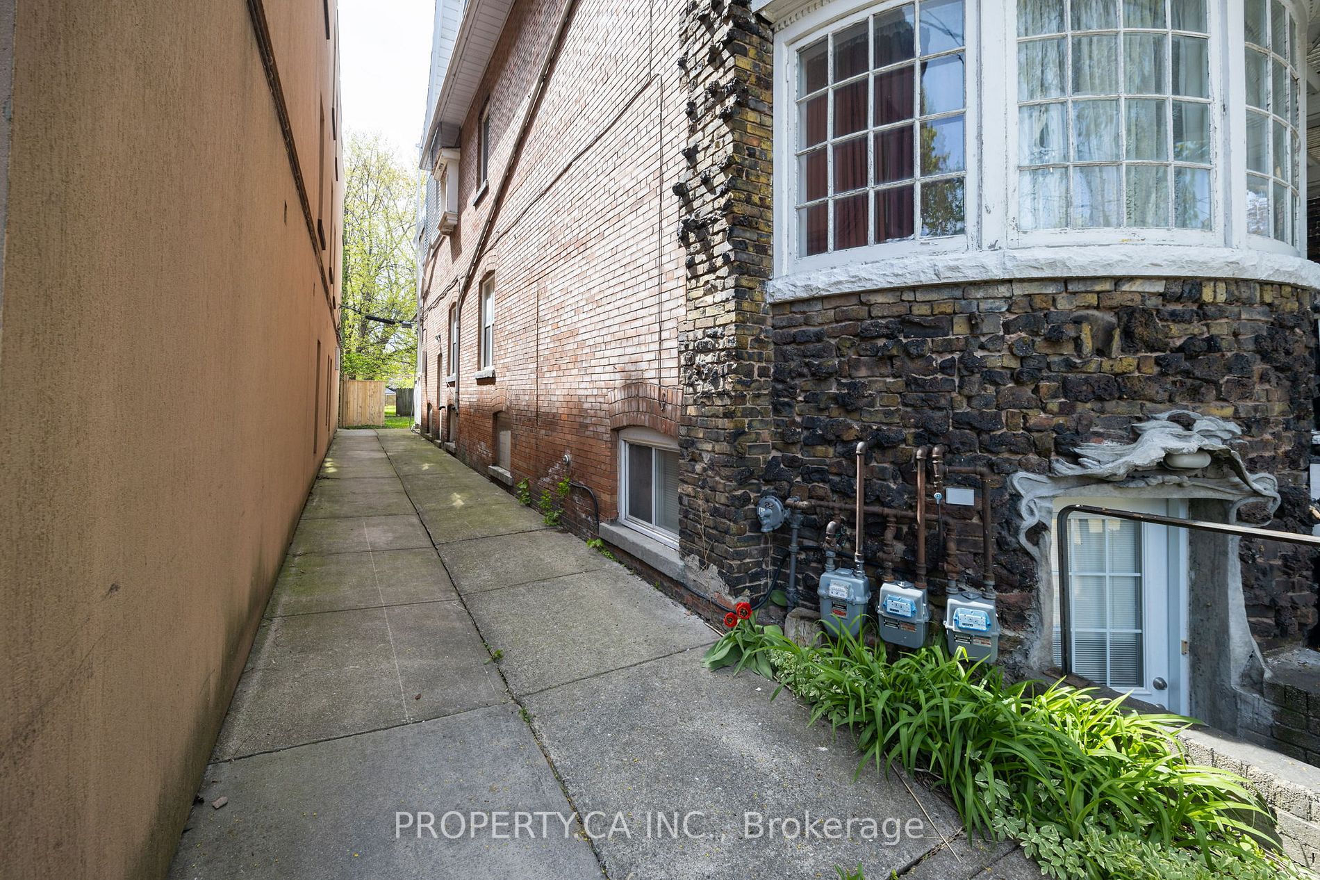 340 Clinton St