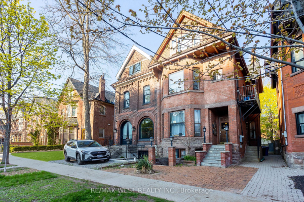 125 Madison Ave, Toronto